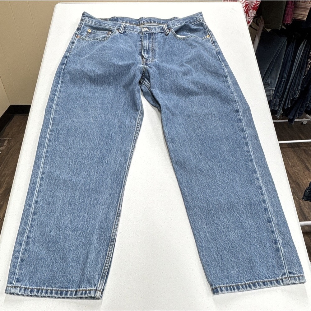Levi's 550 Men's 38x30 Relaxed Straight Fit Mid Rise Light Wash Blue Denim Jeans